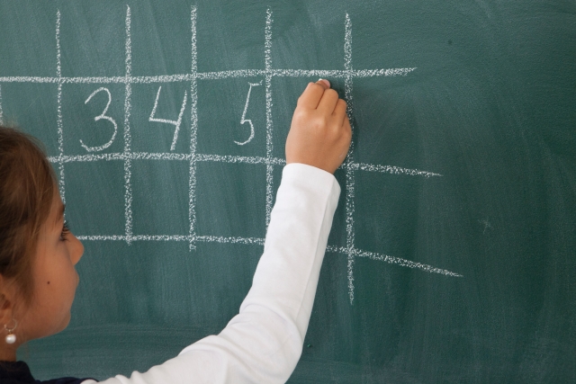 子どもの学力低下も招いた、プリントによる算数授業